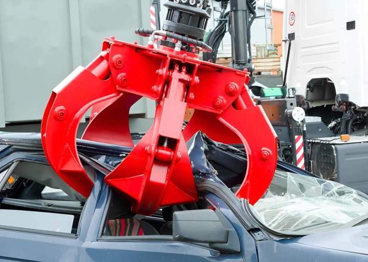 Nous déconstruisons les véhicules dans le respect des normes.